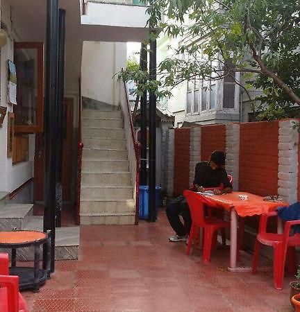 Srīnagar Taj Guest House מראה חיצוני תמונה